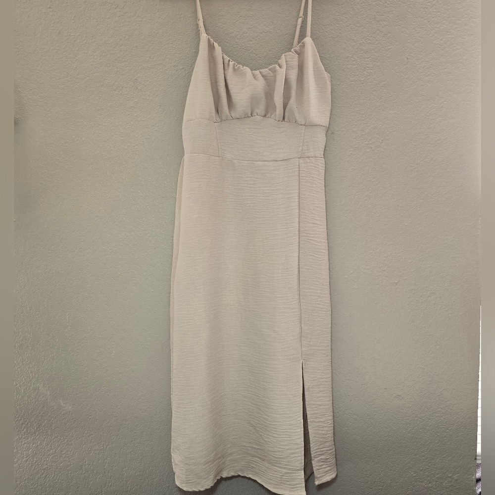Beige Sleeveless Midi Dress – Size M – Elegant and Chic
